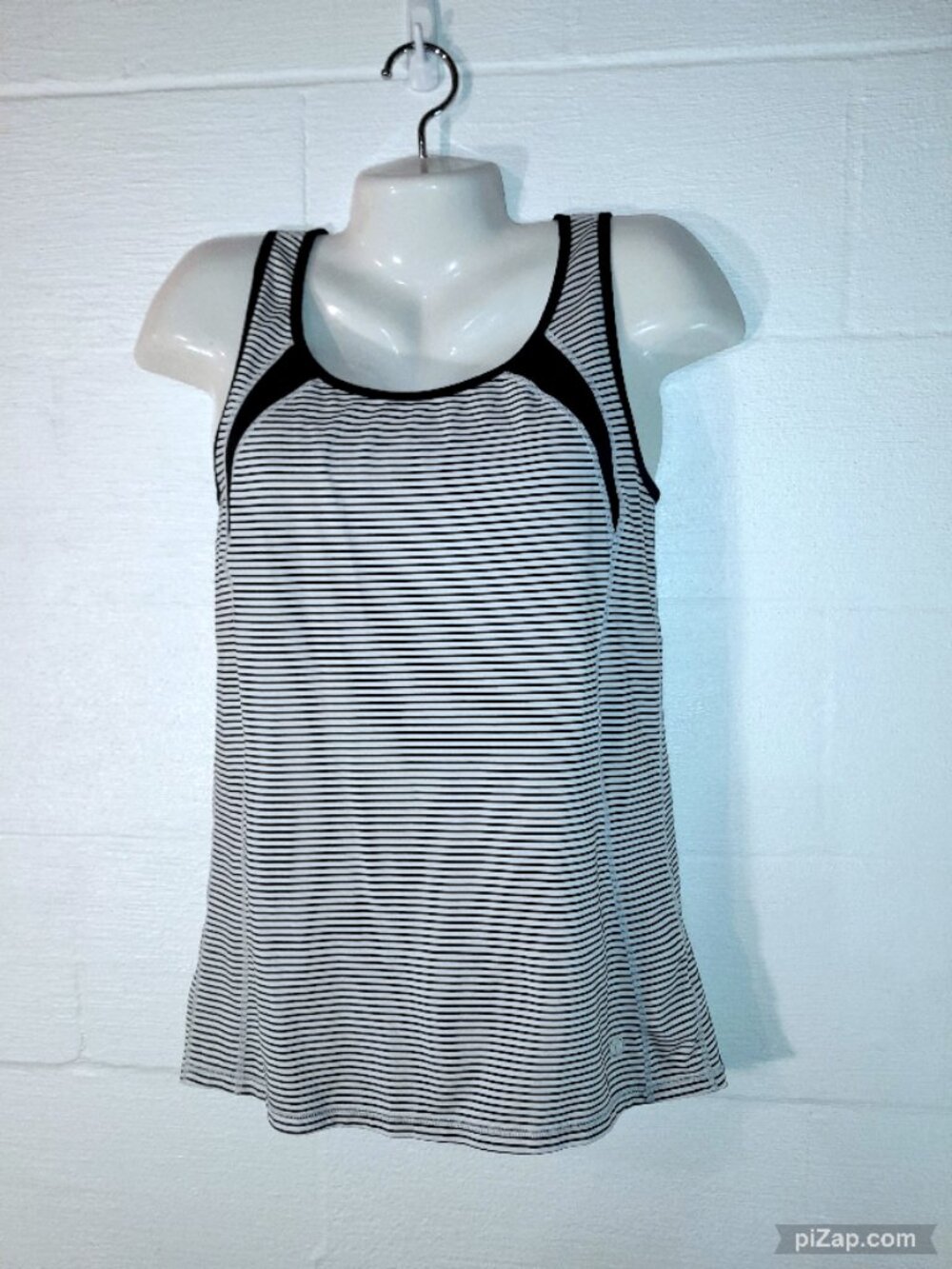 T by Talbots White Black Stripe Activewear Tank Top Built-in Bra Women's Size LG
